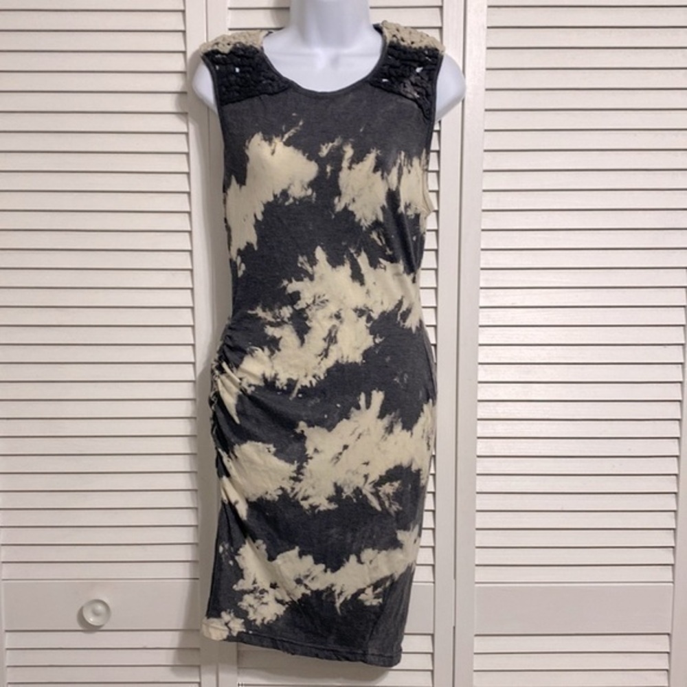 Pam & Gela Knotted Sleeve Dress!!